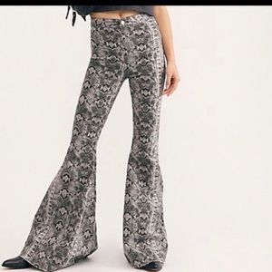 Snake flare jeans